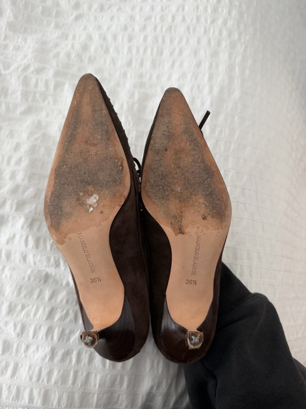Manolo Blahnik Dark Brown Suede Pointed Toe Pumps with Bow - Picture 5 of 6